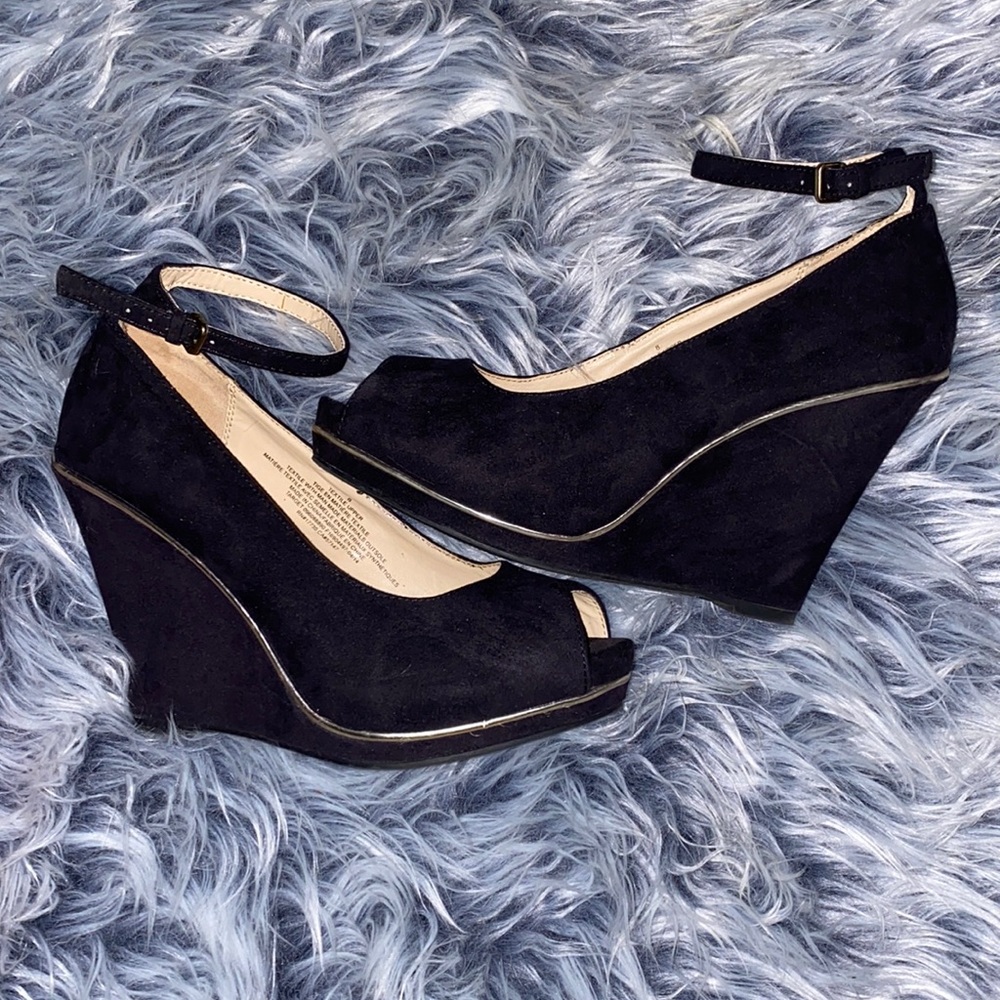 Black & Gold Trim suede wedge heel dress shoe 👠 Pin-up - Picture 2 of 3